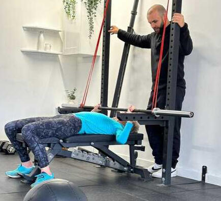 Charlotte lifting bench press Jake coaching charlotte bench press